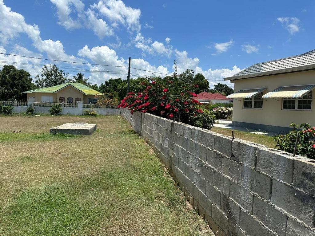 St Bess Comfort Style Black River Exterior foto
